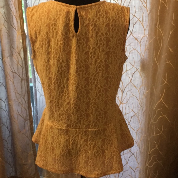 hinge Sleeveless Peplum Top - Picture 6 of 6